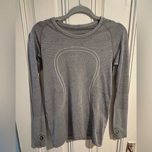Lululemon long sleeve workout shirt gray 6